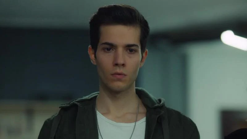 Кадры из сериала Азизе 10 серия 1 сезон (2019)